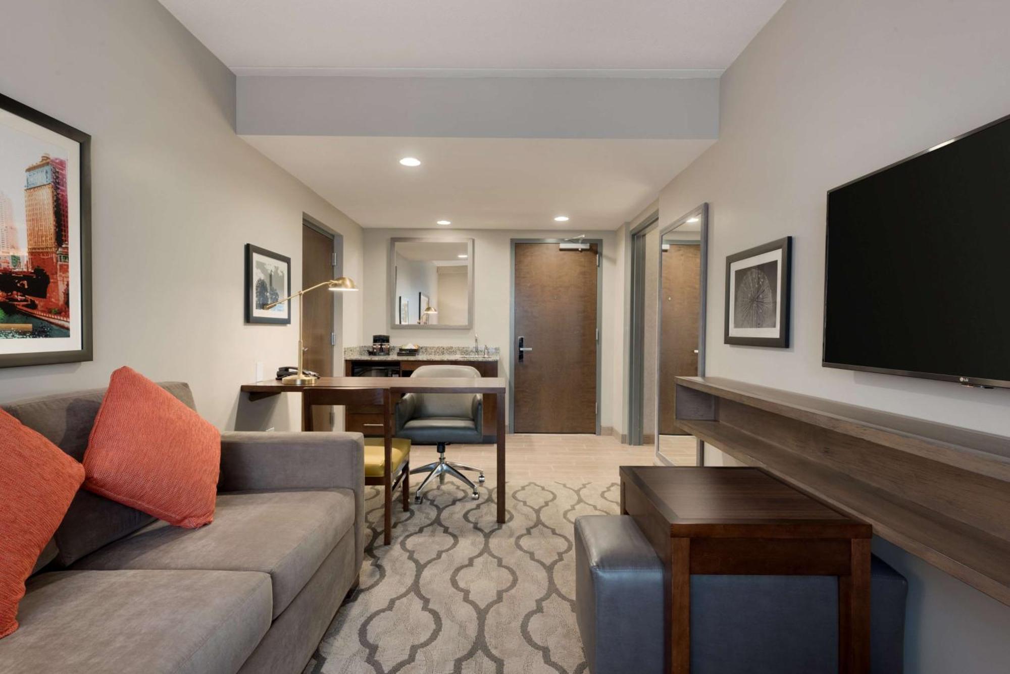 Embassy Suites By Hilton Chicago Naperville Exterior foto